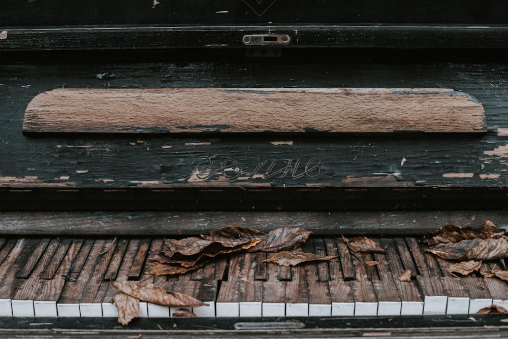 black and white piano keys