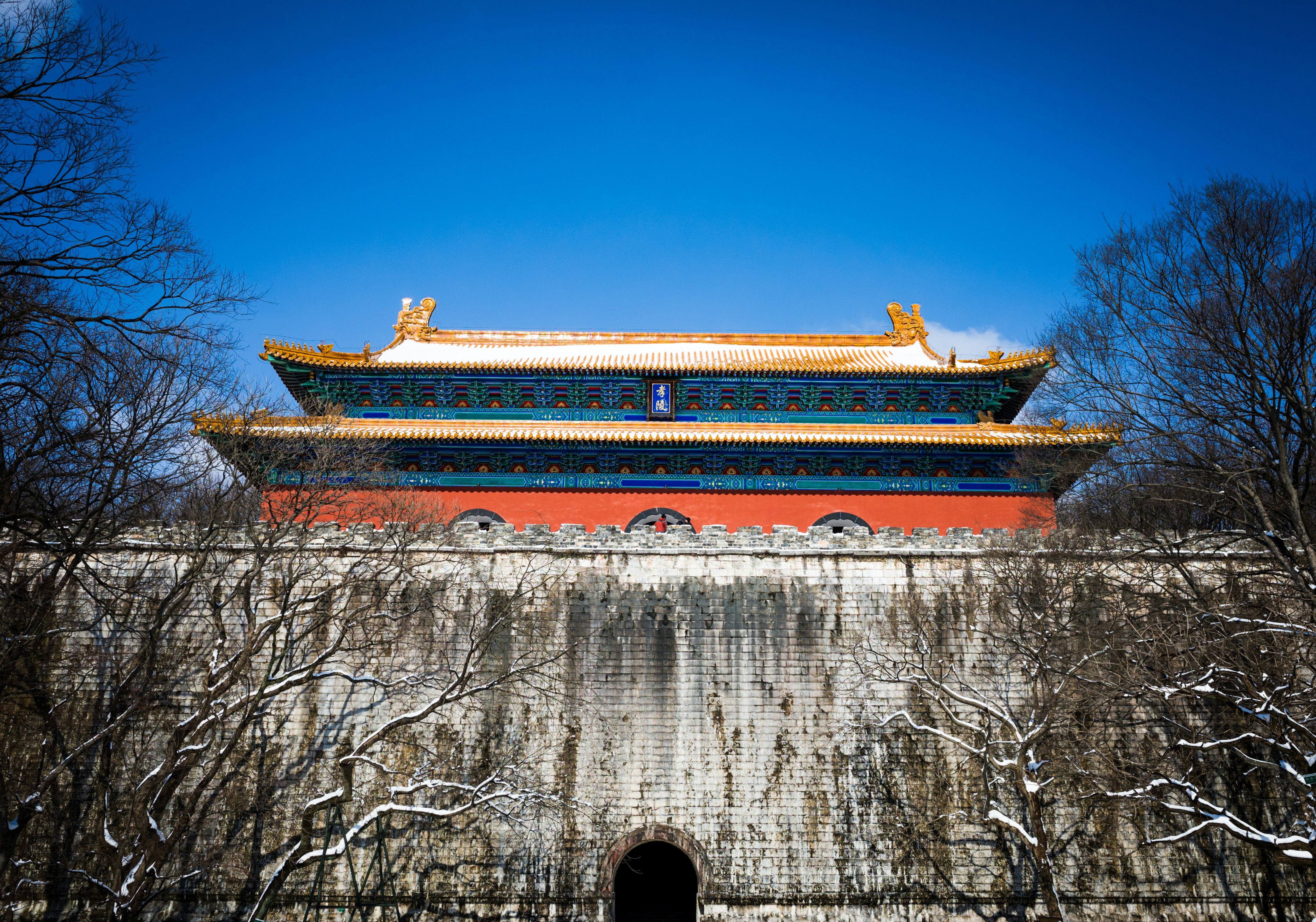 brown and white concrete building