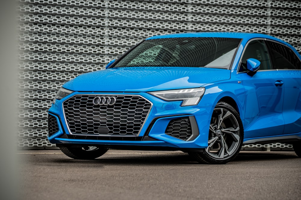 Audi A 4 Coupé azul