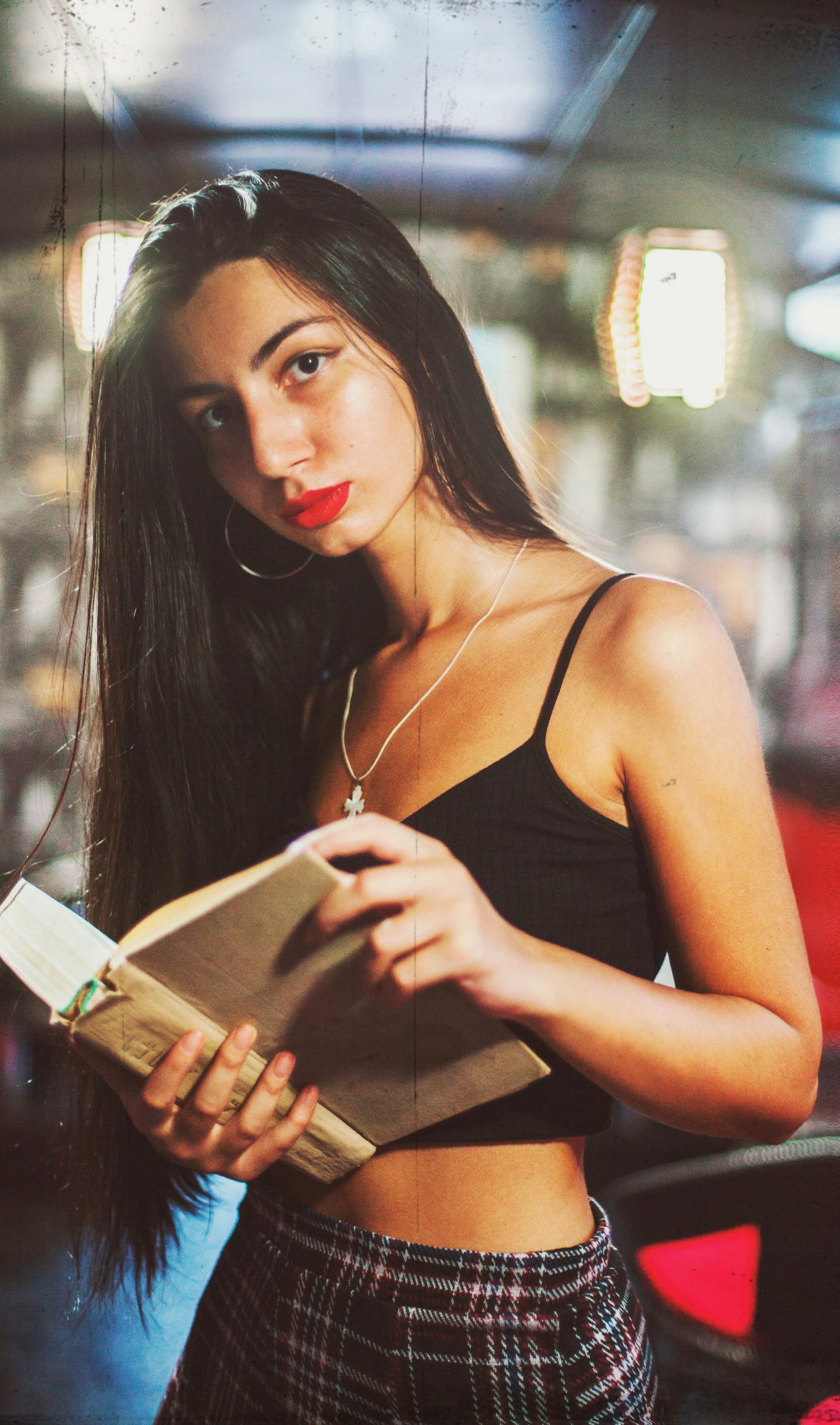 gray computer monitor