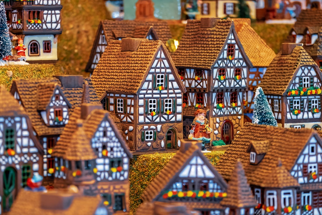 Jingle All The Way To These Christmas-Themed Hotel Suites - Edible… — Jingle All The Way To These