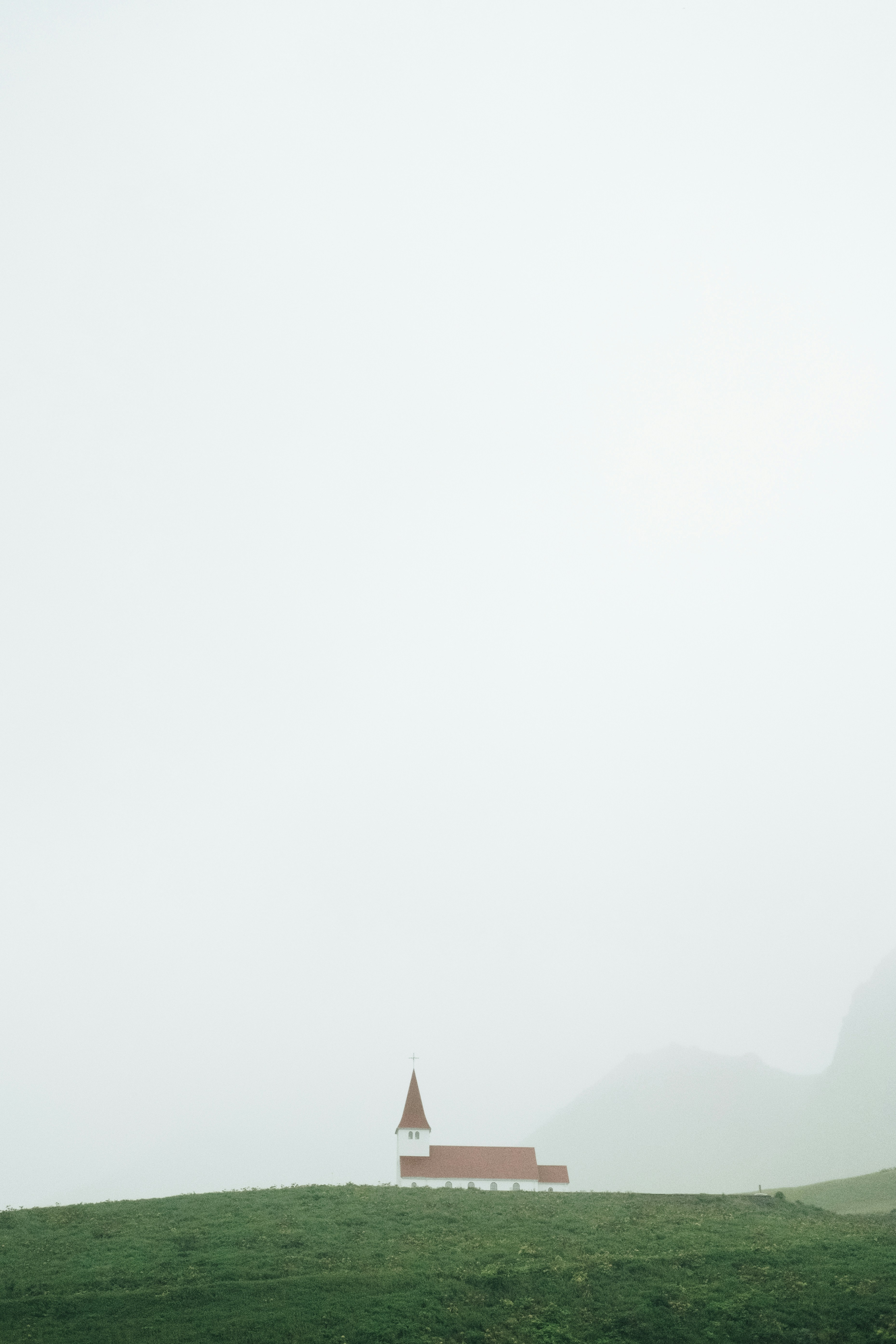 photo-1604523232112-3250831c2a32?ixid=M3wxMjA3fDB8MXxzZWFyY2h8MTh8fGhpZ2hzdGFrZXNwb2tlcnxlbnwwfHx8fDE3NTQxMDk5MTd8MA\u0026ixlib=rb-4.1.0