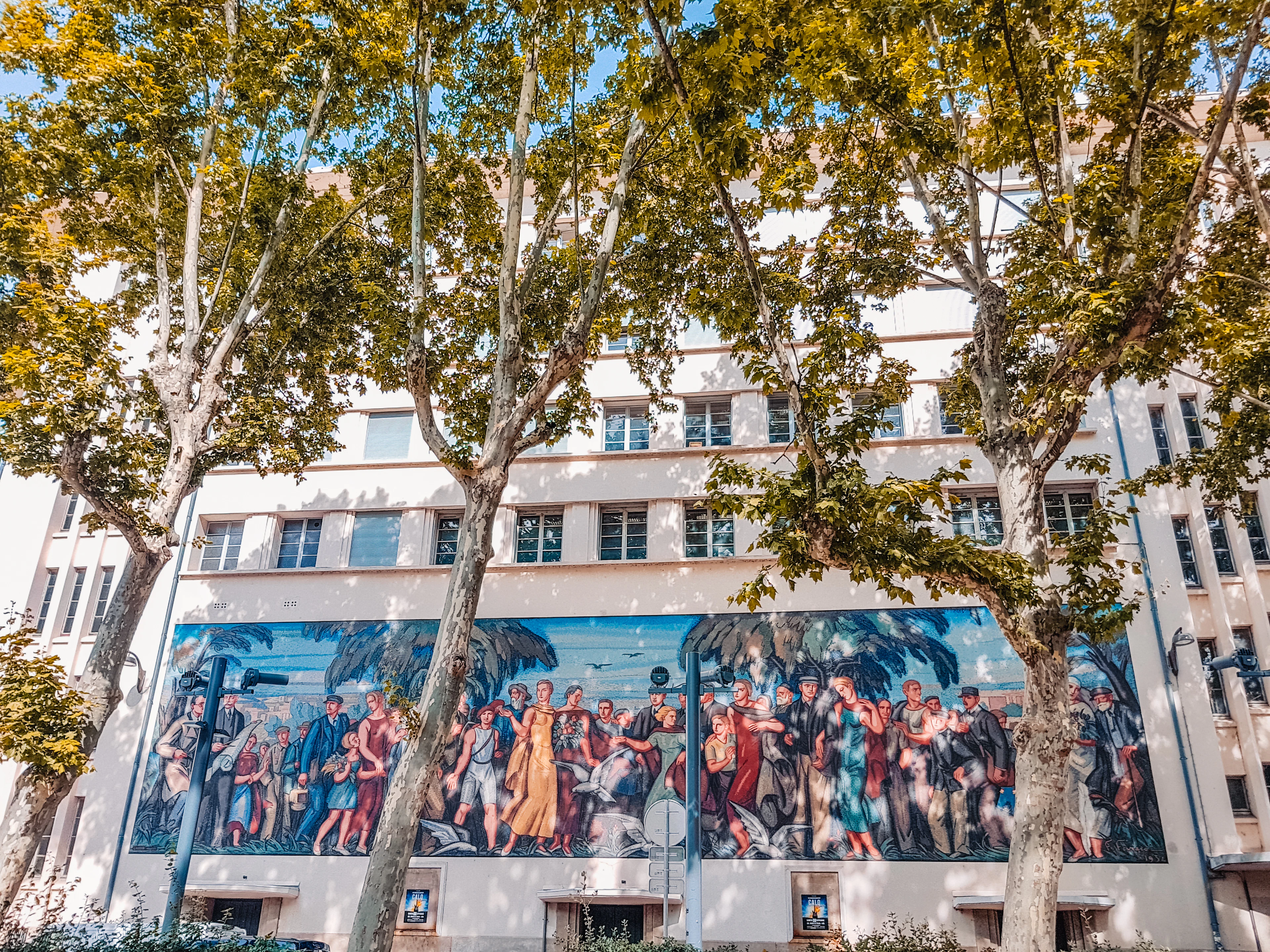 A painted mural covering the side of a building in Lyon