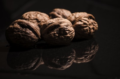 brown and black dried leaves