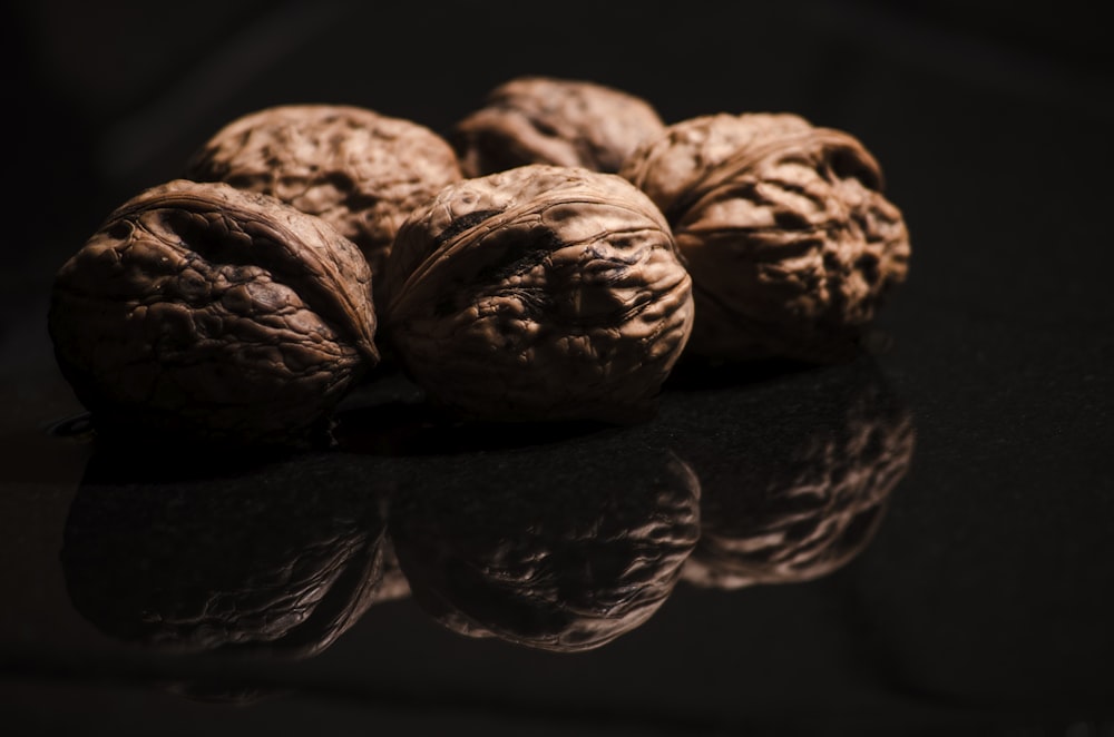 brown and black dried leaves