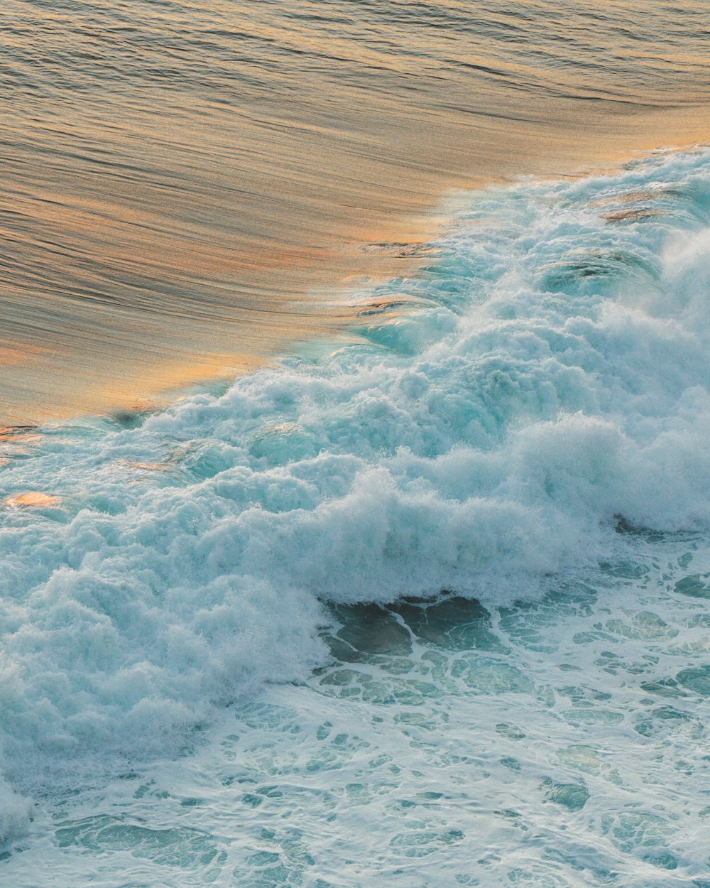 ocean waves crashing on shore during daytime