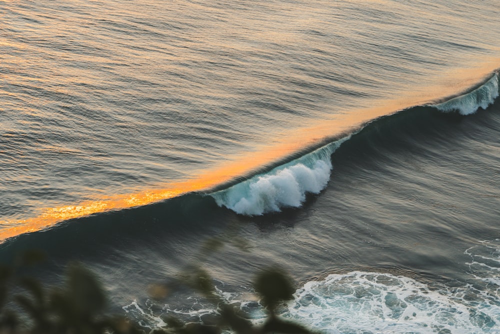 water waves hitting the shore during daytime