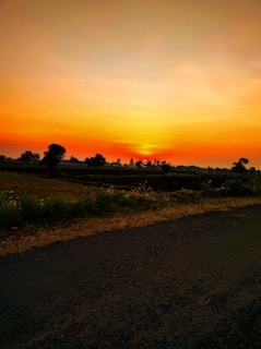 Sunset over the fields of Jatobá dos Noletos, highlighting the beauty and tranquility of rural life.
