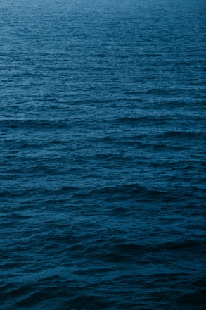 blue ocean water during daytime