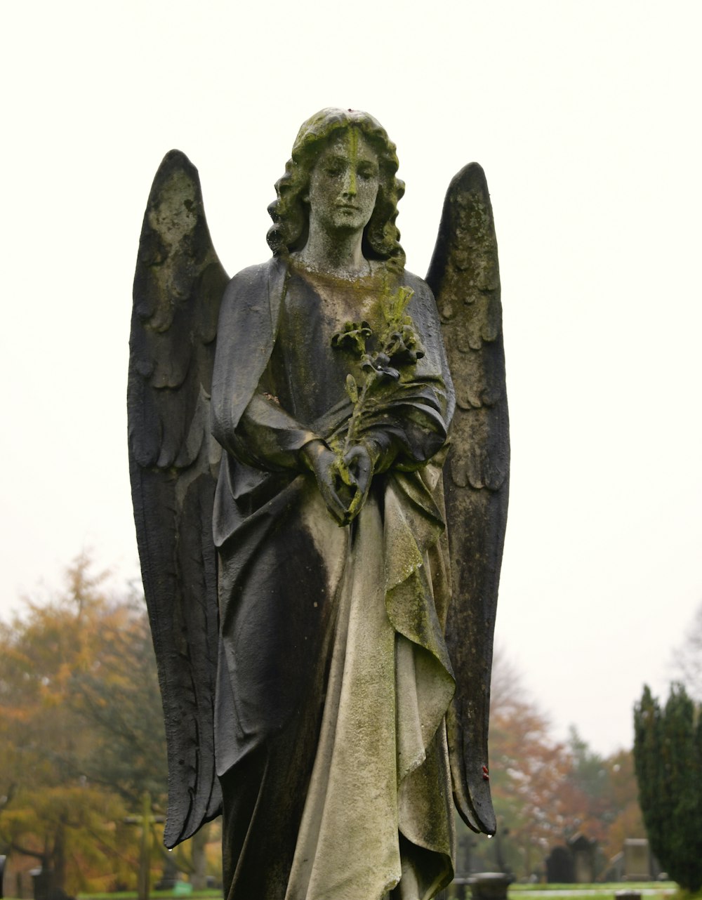 woman in dress statue during daytime