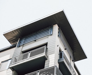 A large commercial building in Miami featuring a newly installed flat roof with safety railings.