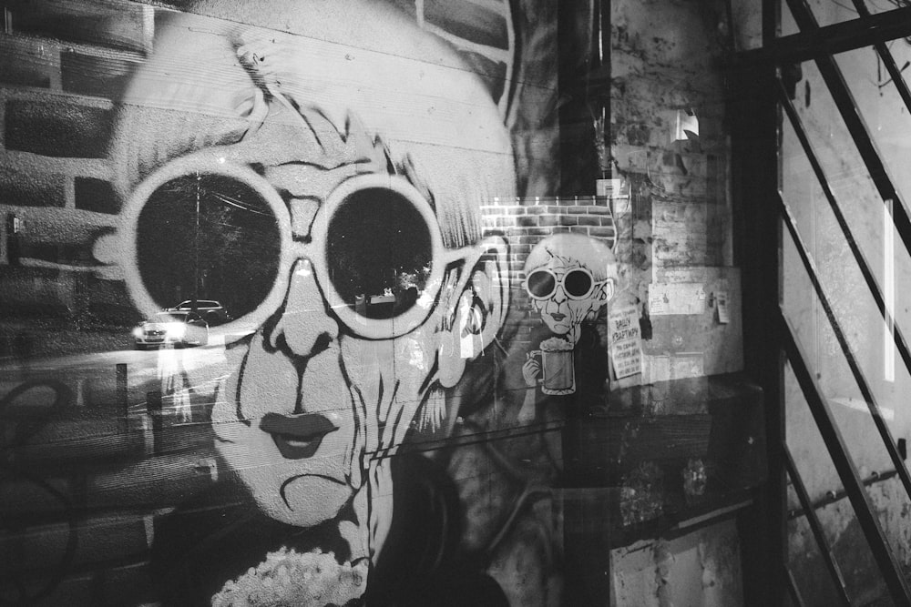 white and black skull graffiti