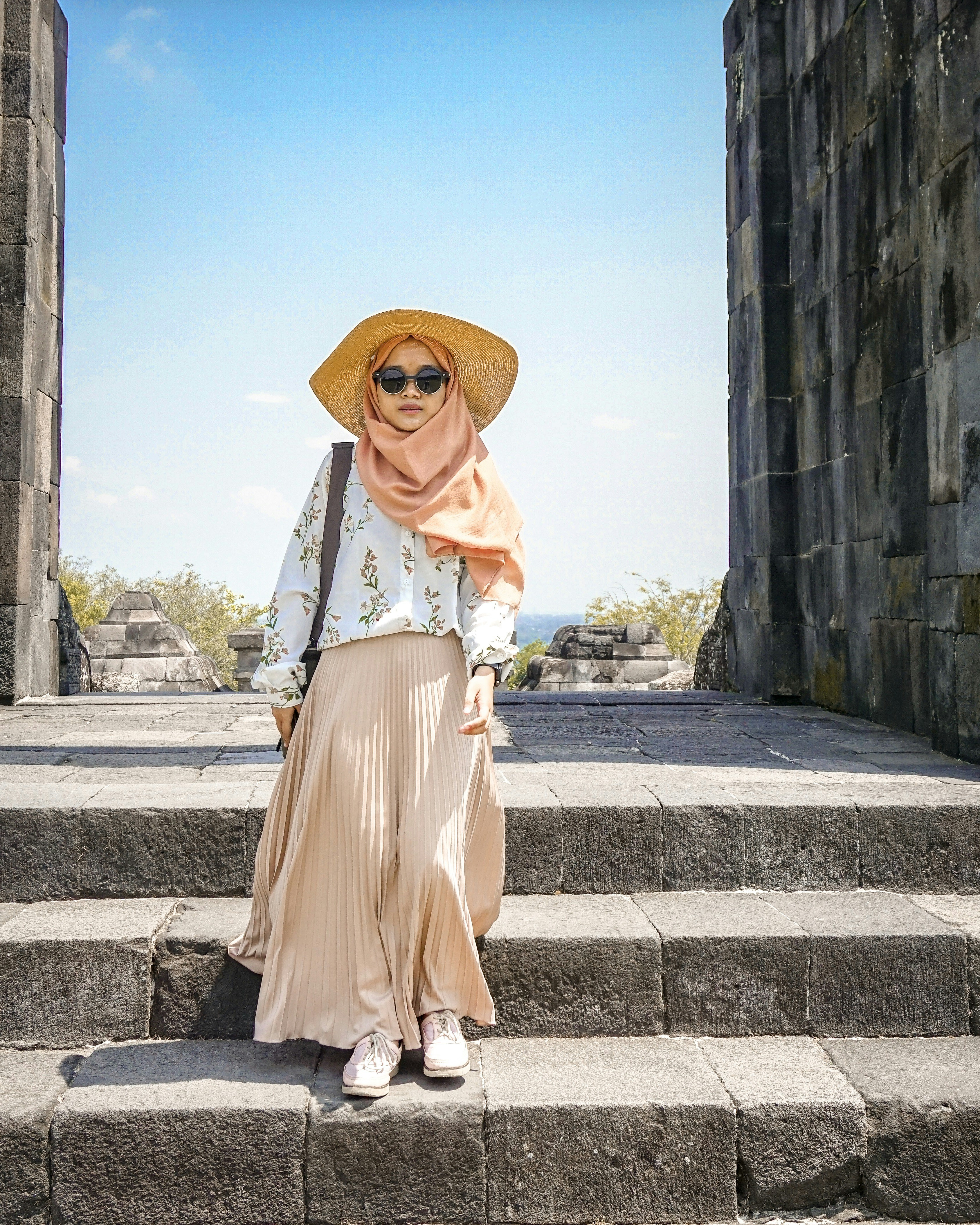 pastel pleated skirt, wallpaper, Pleated Skirt Casual Style: Effortless Outfit Ideas 4