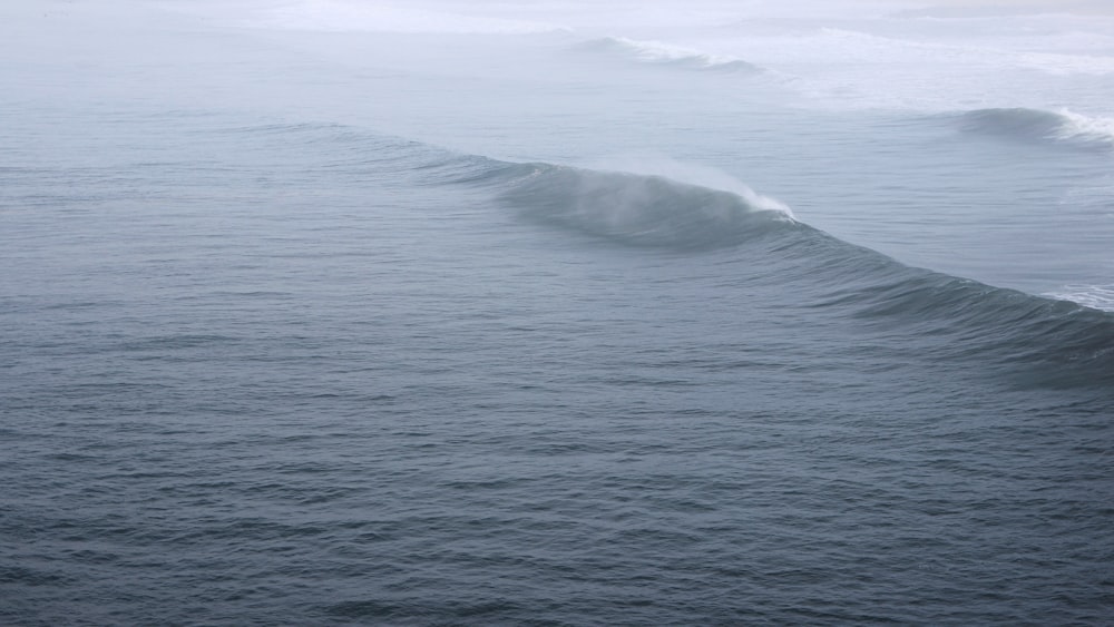 ocean waves crashing on shore during daytime