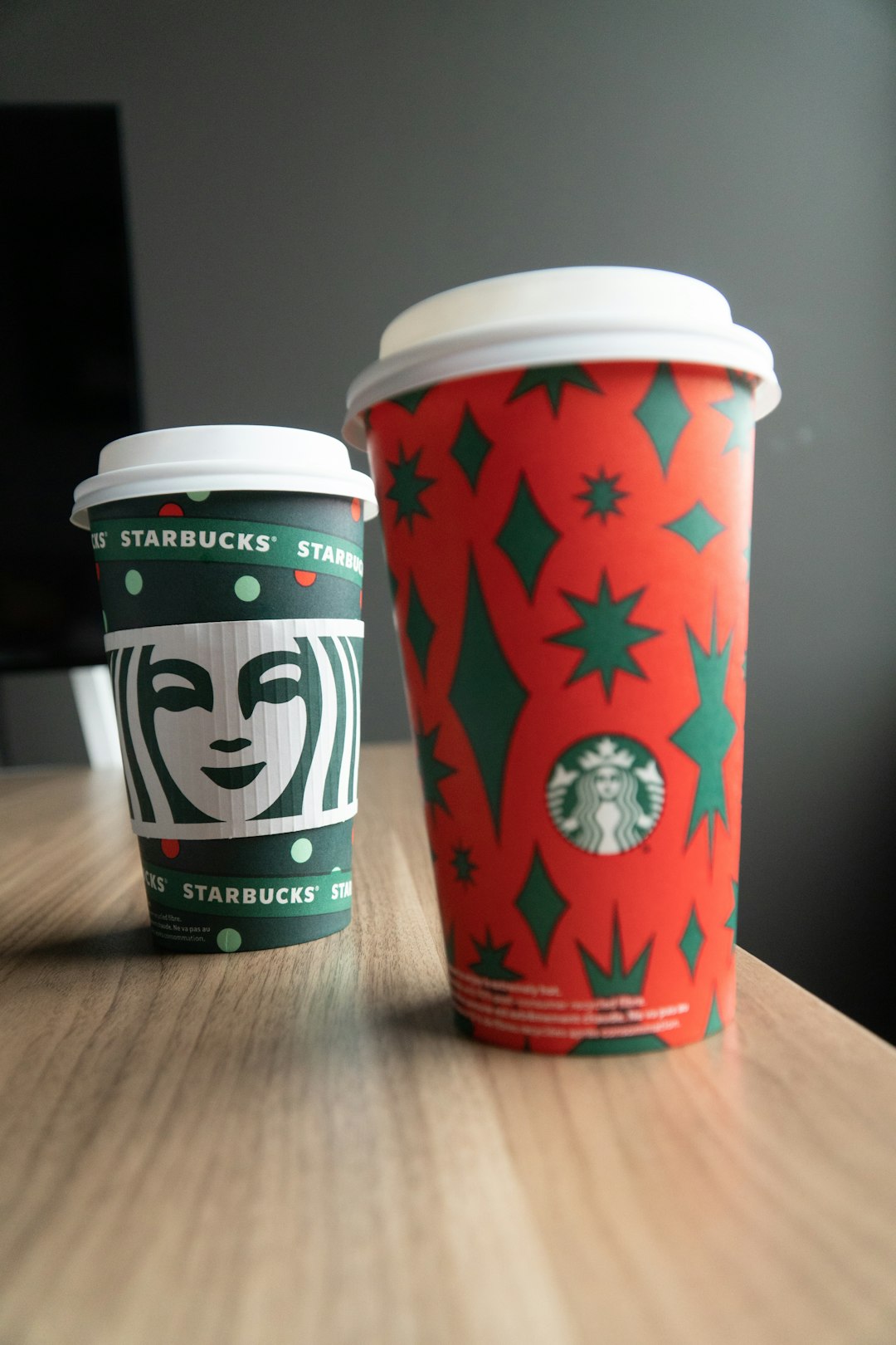 red and white starbucks cup