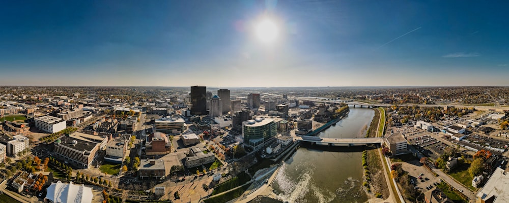 Vue aérienne des bâtiments de la ville pendant la journée