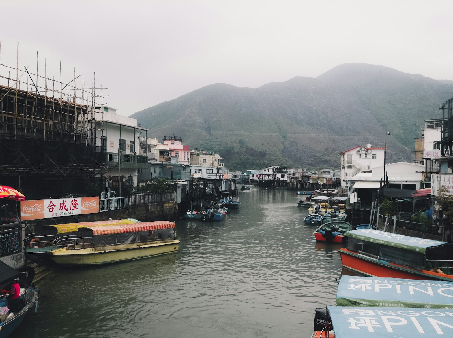 Boats in Hong Kong (Pat Whelen via Unsplash)