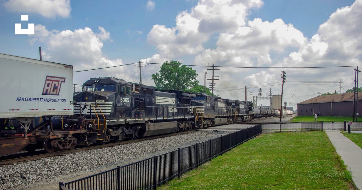 Black train on rail during daytime photo – Free Fostoria iron triangle