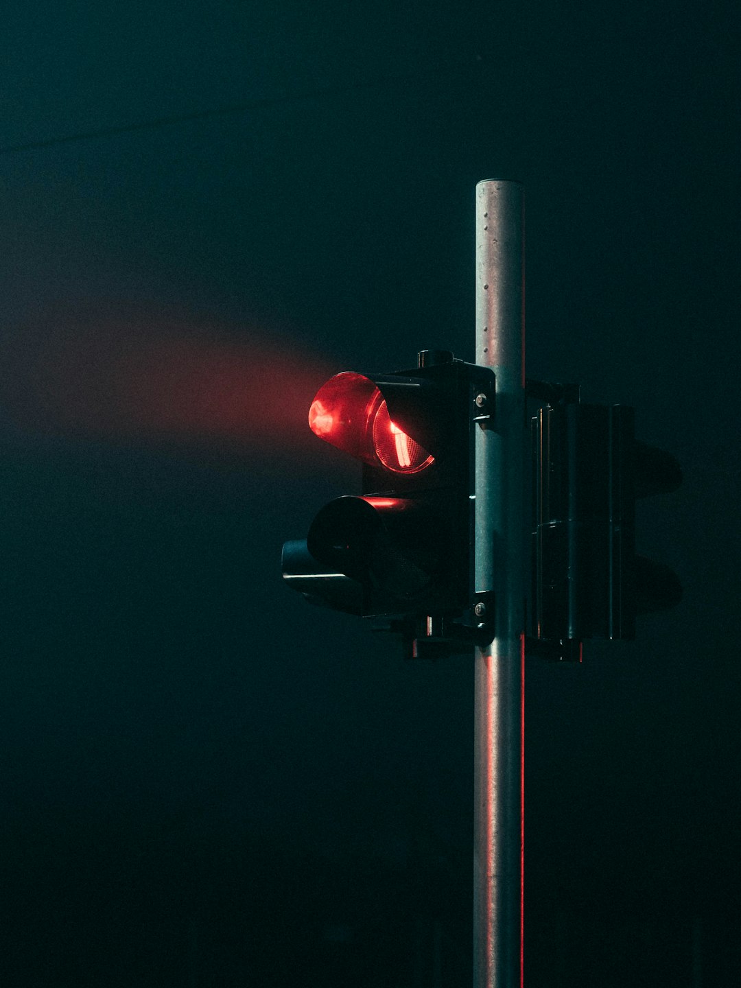 black traffic light turned on during night time