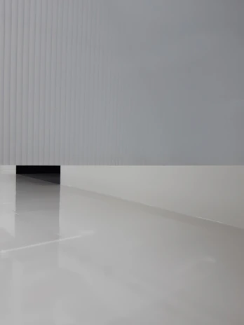 Flake system epoxy floor in a basement showcasing a clean, glossy finish with minimal disruption