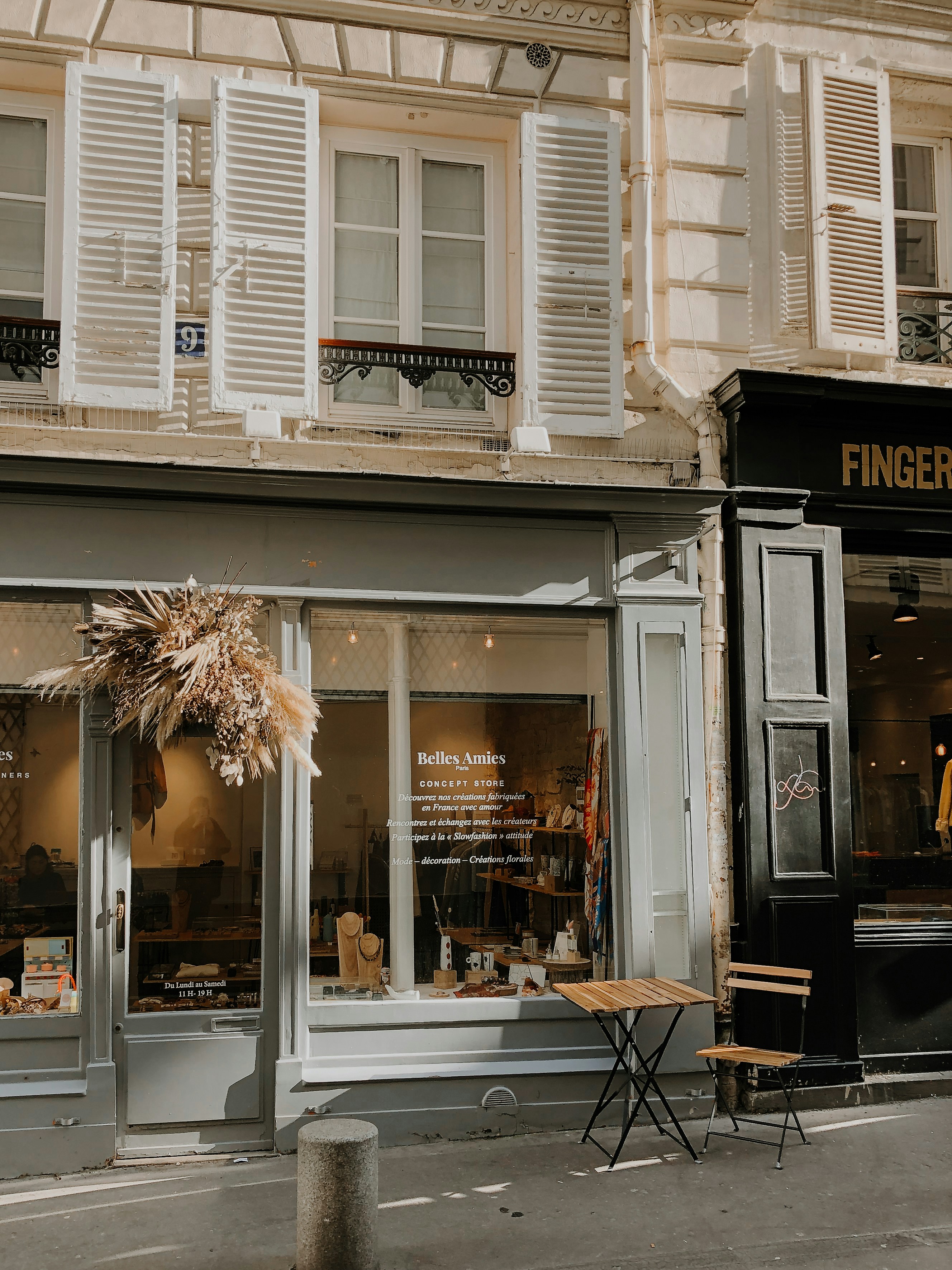 photo-1604867708678-dad657e961ce?ixid=M3wxMjA3fDB8MXxzZWFyY2h8MTN8fGZyZW5jaGllcyUyMGZvciUyMHNhbGV8ZW58MHx8fHwxNzYxMzkwODg3fDA\u0026ixlib=rb-4.1.0