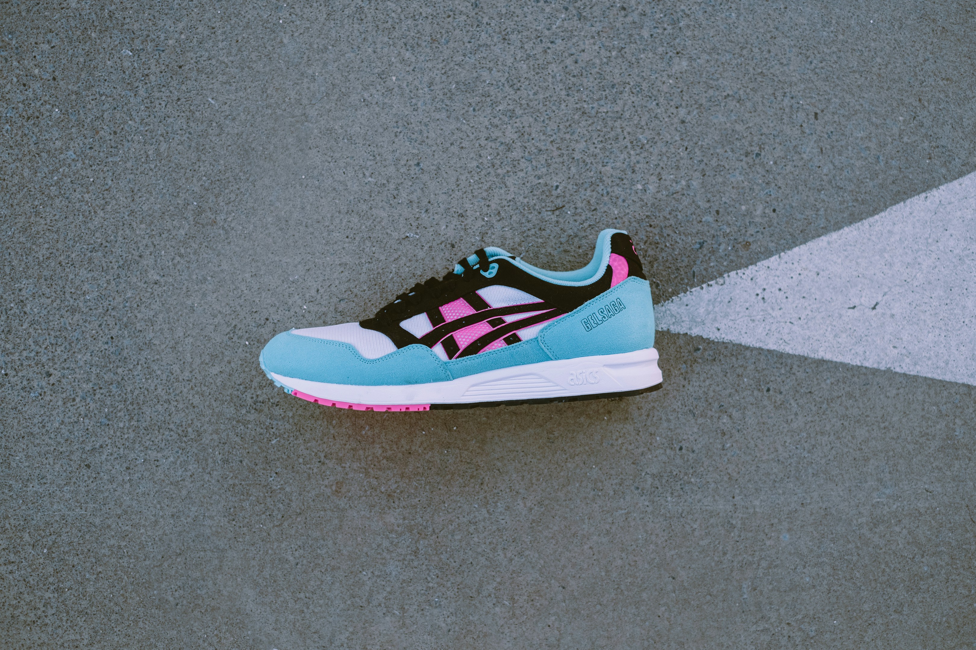 nike shoes white pink and blue