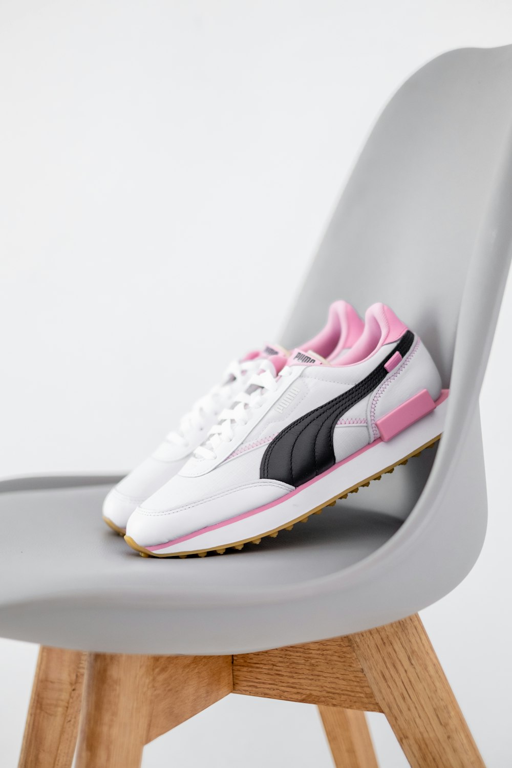 Puma Sneakers Pictures | Download Free Images on Unsplash