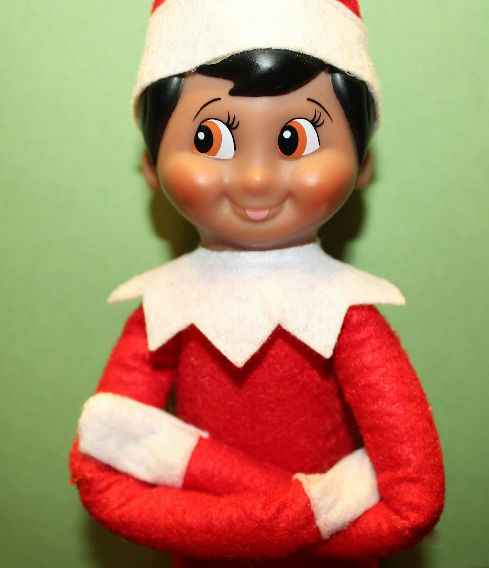 Niño en traje rojo y blanco de Papá Noel