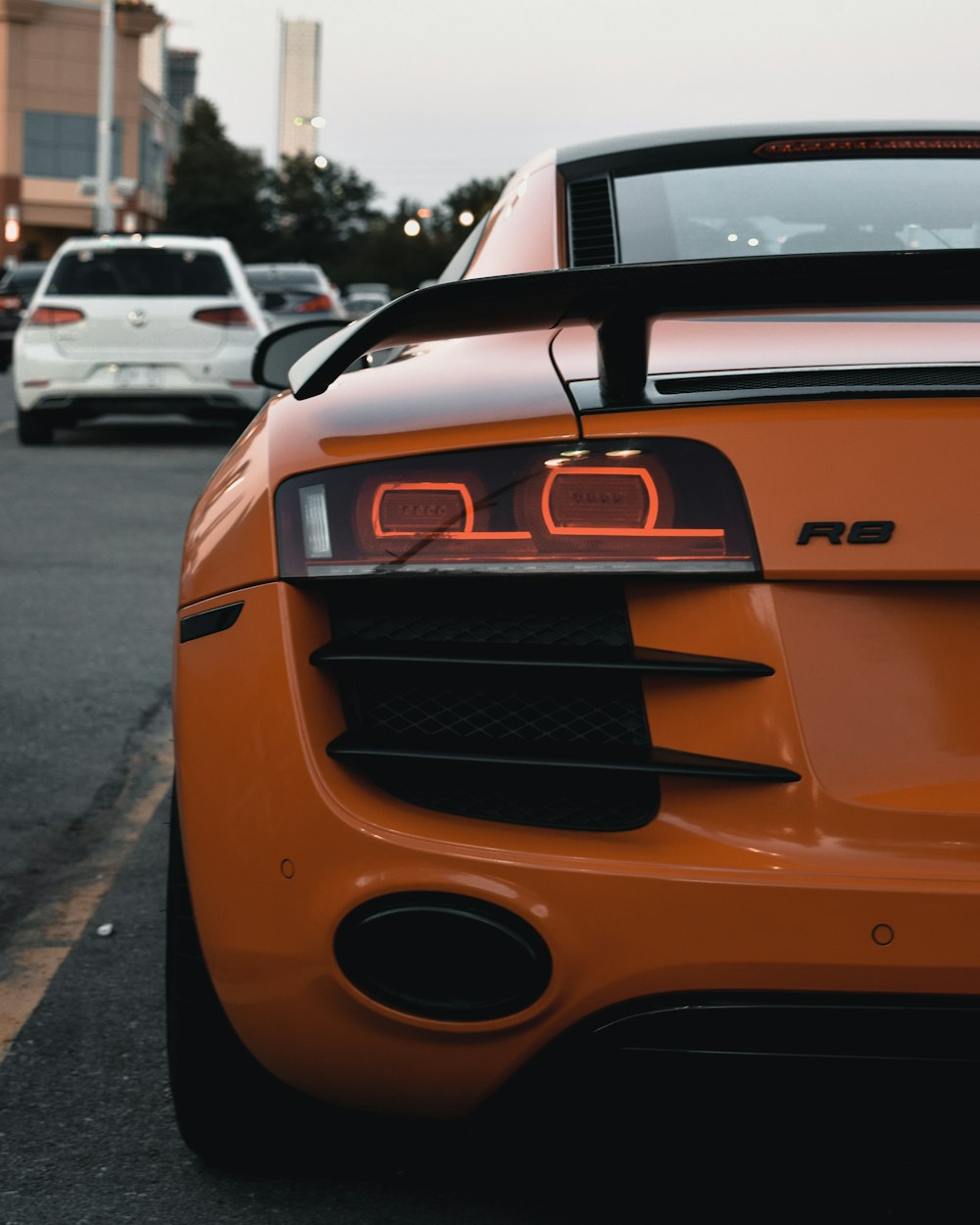 BMW M 3 naranja y negro