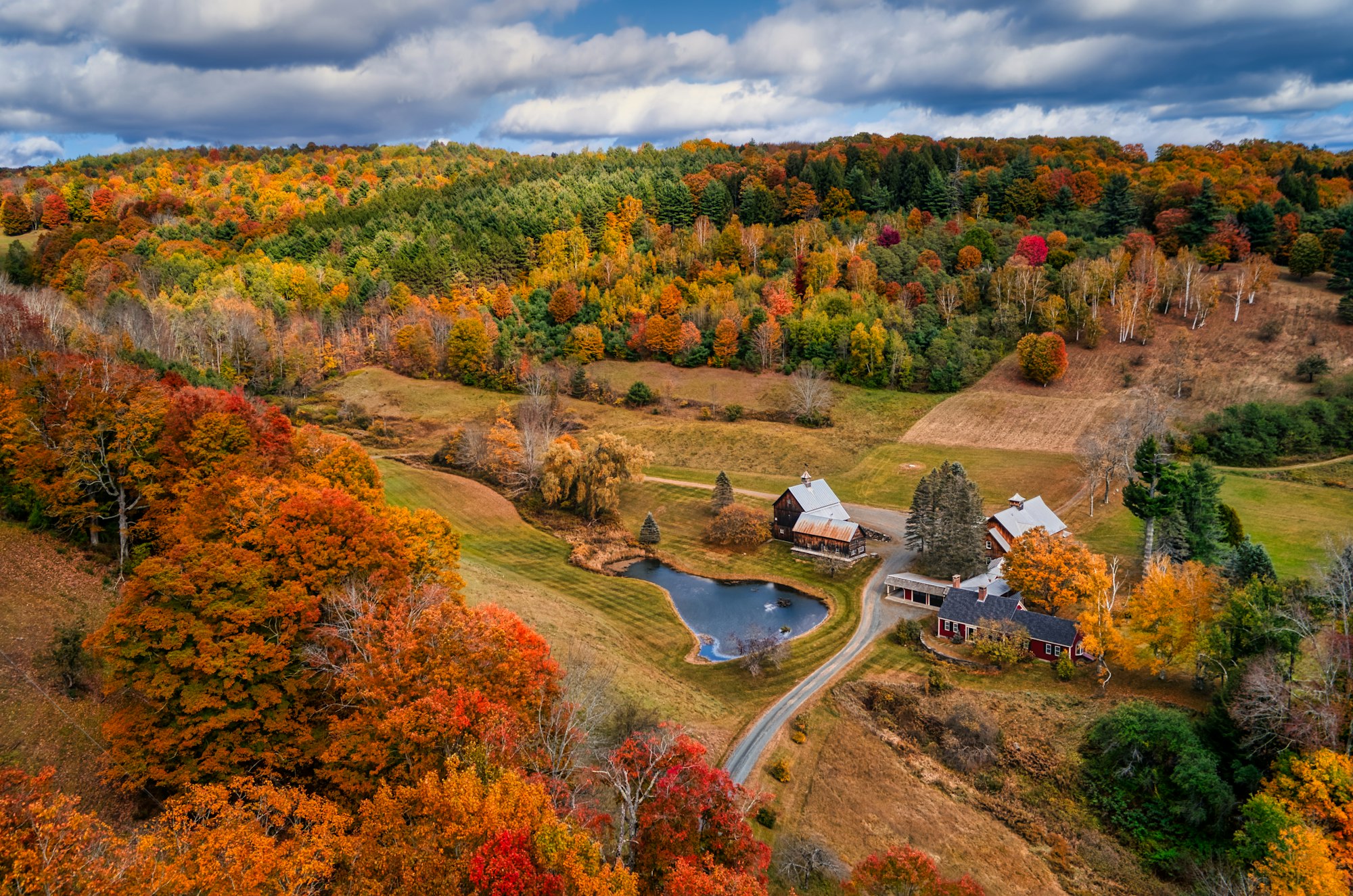 Scenic Vermont: A barn nestled in a valley during fall. 