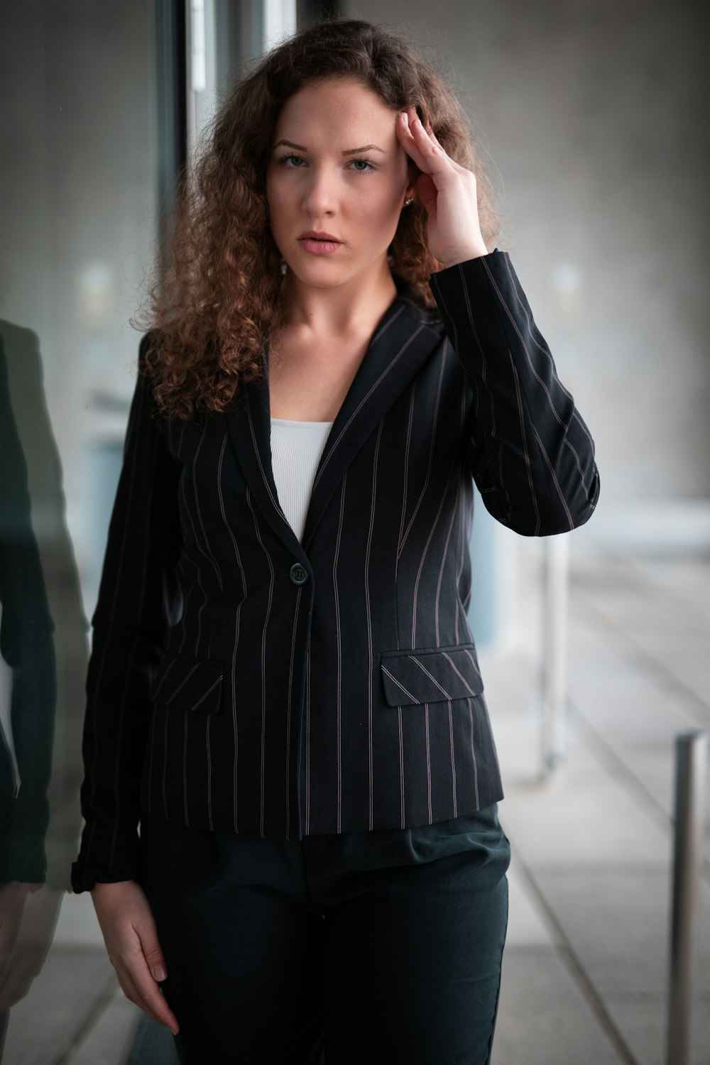 femme en blazer rayé noir et blanc photo – Photo Deutschland Gratuite sur  Unsplash