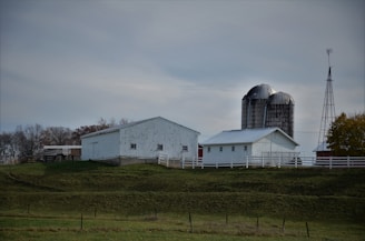 An outdoor view of a turnkey breeder farm installation including silos and feeding machines.