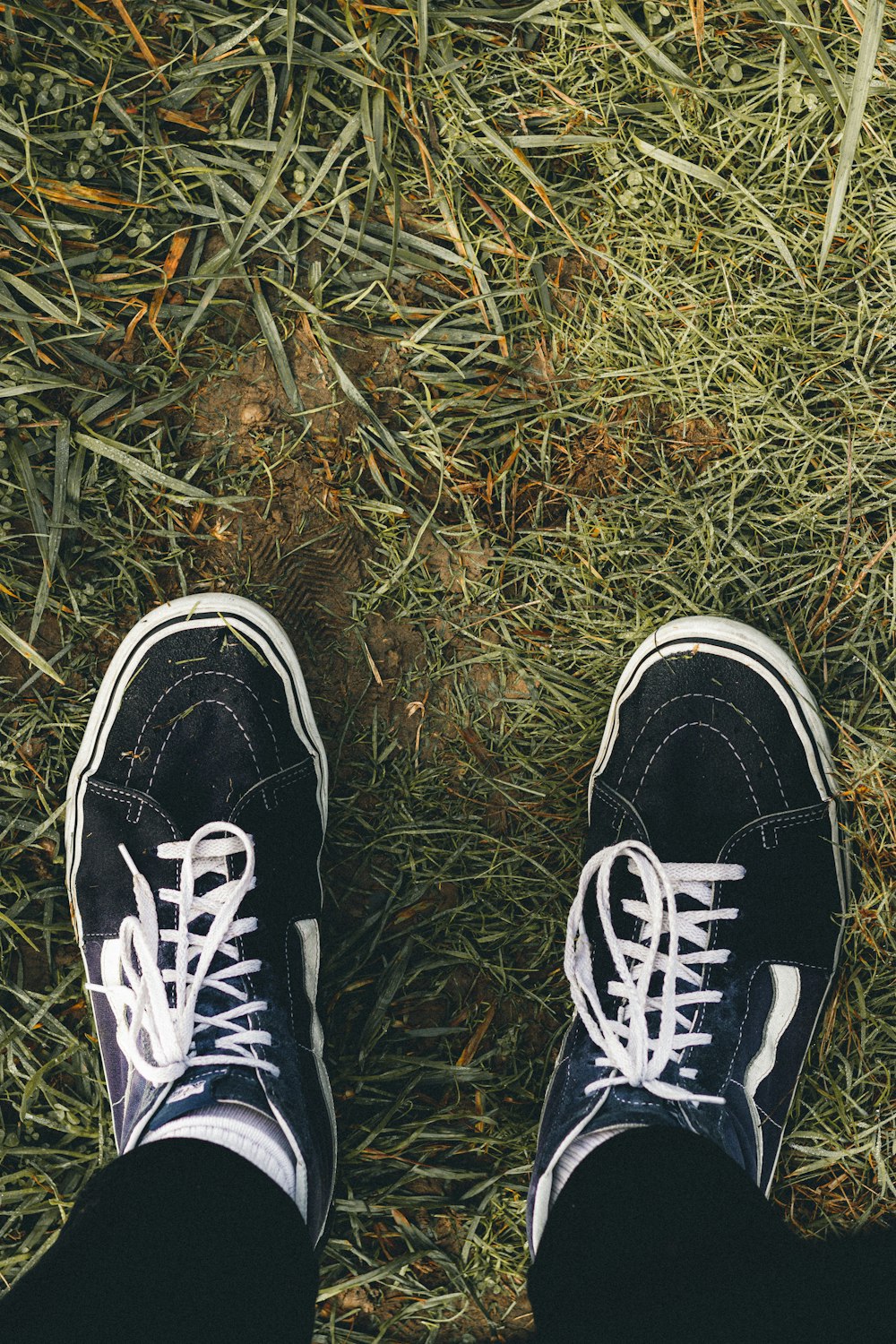 black and white lace up sneakers photo – Free France Image on Unsplash