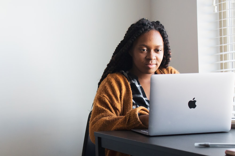 45,628+ Woman At Desk Pictures  Download Free Images on Unsplash