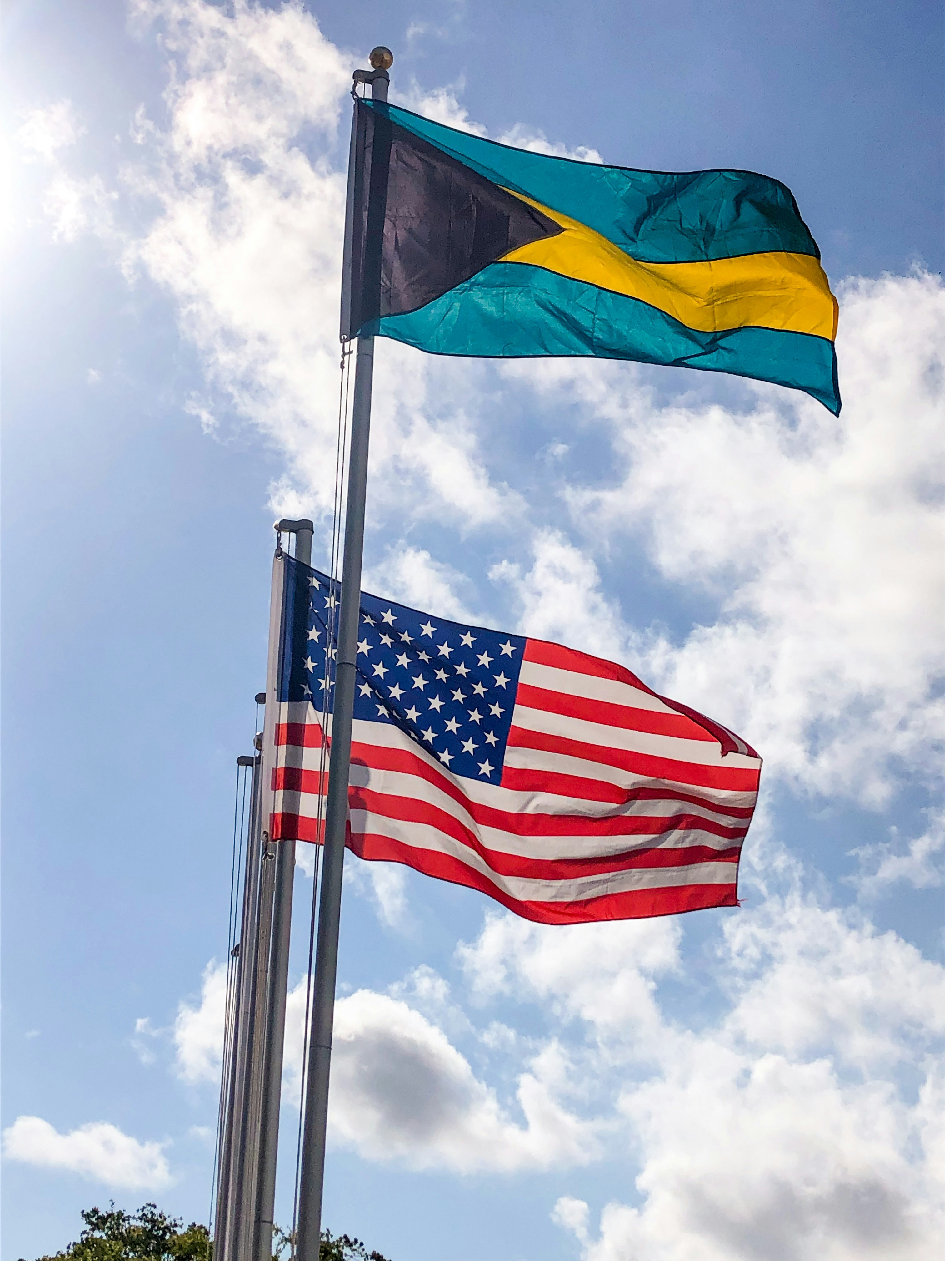 photo-1604937860385-0c31de8dda58