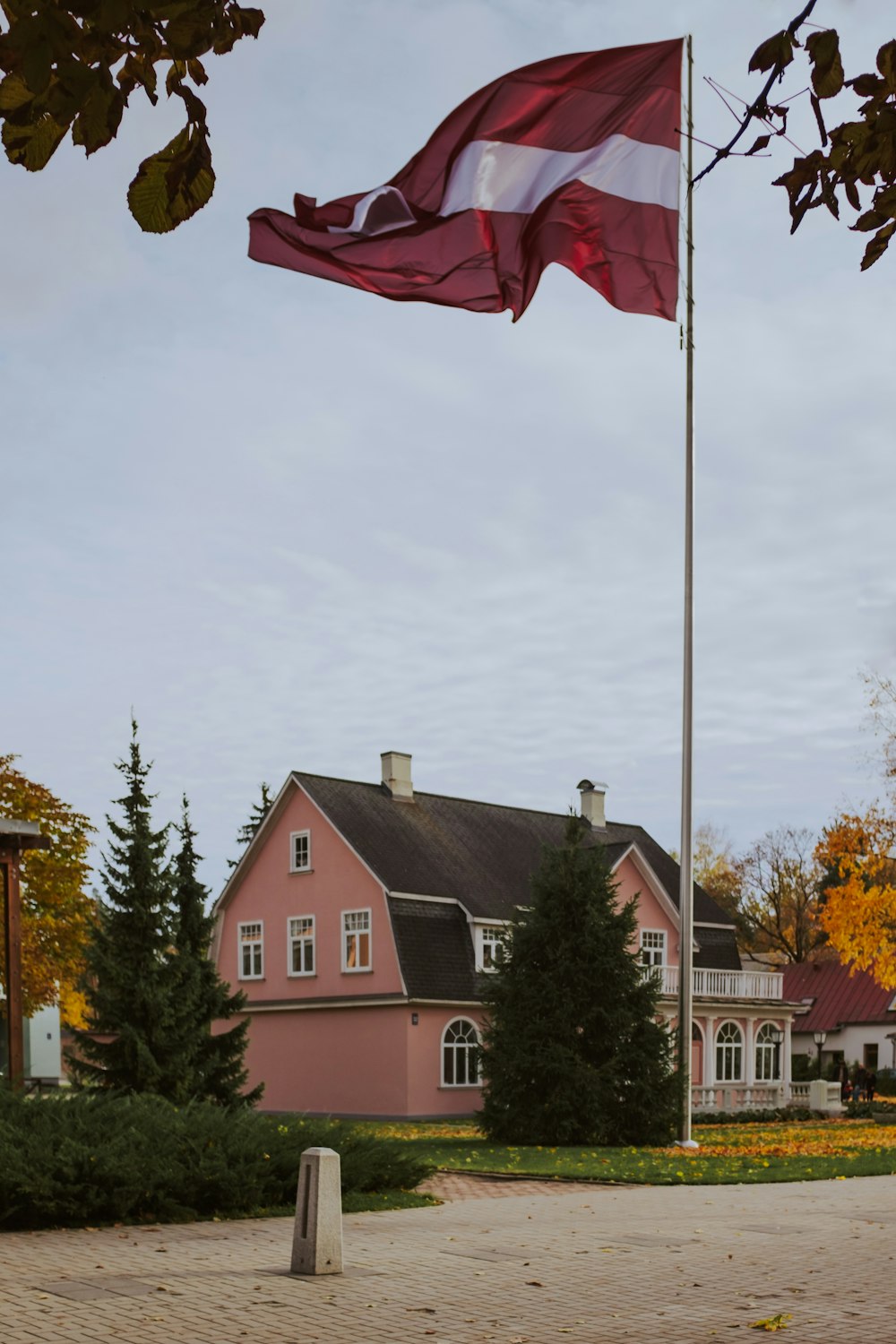 brown and white house with flag of us a during daytime