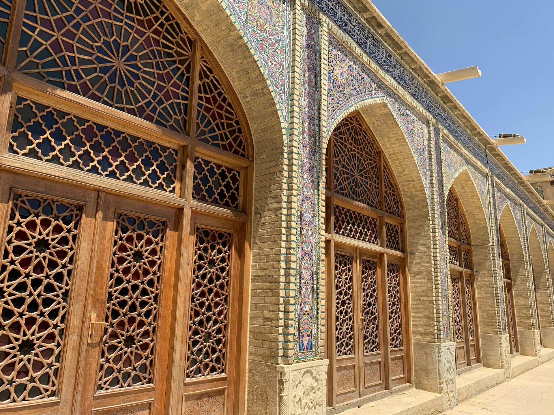 black and white bed linen