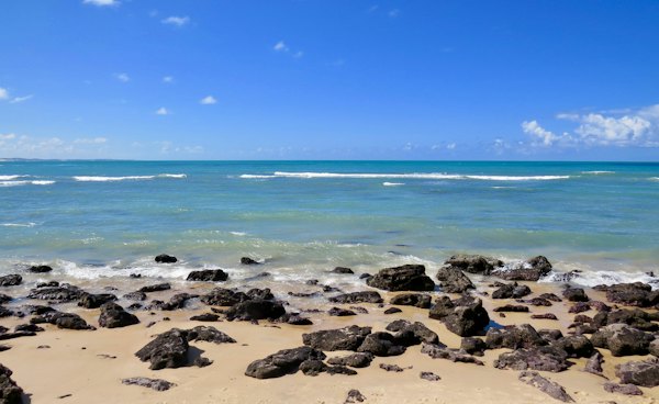 Dark rocks on the beach at low tide — Pipa, Brazil