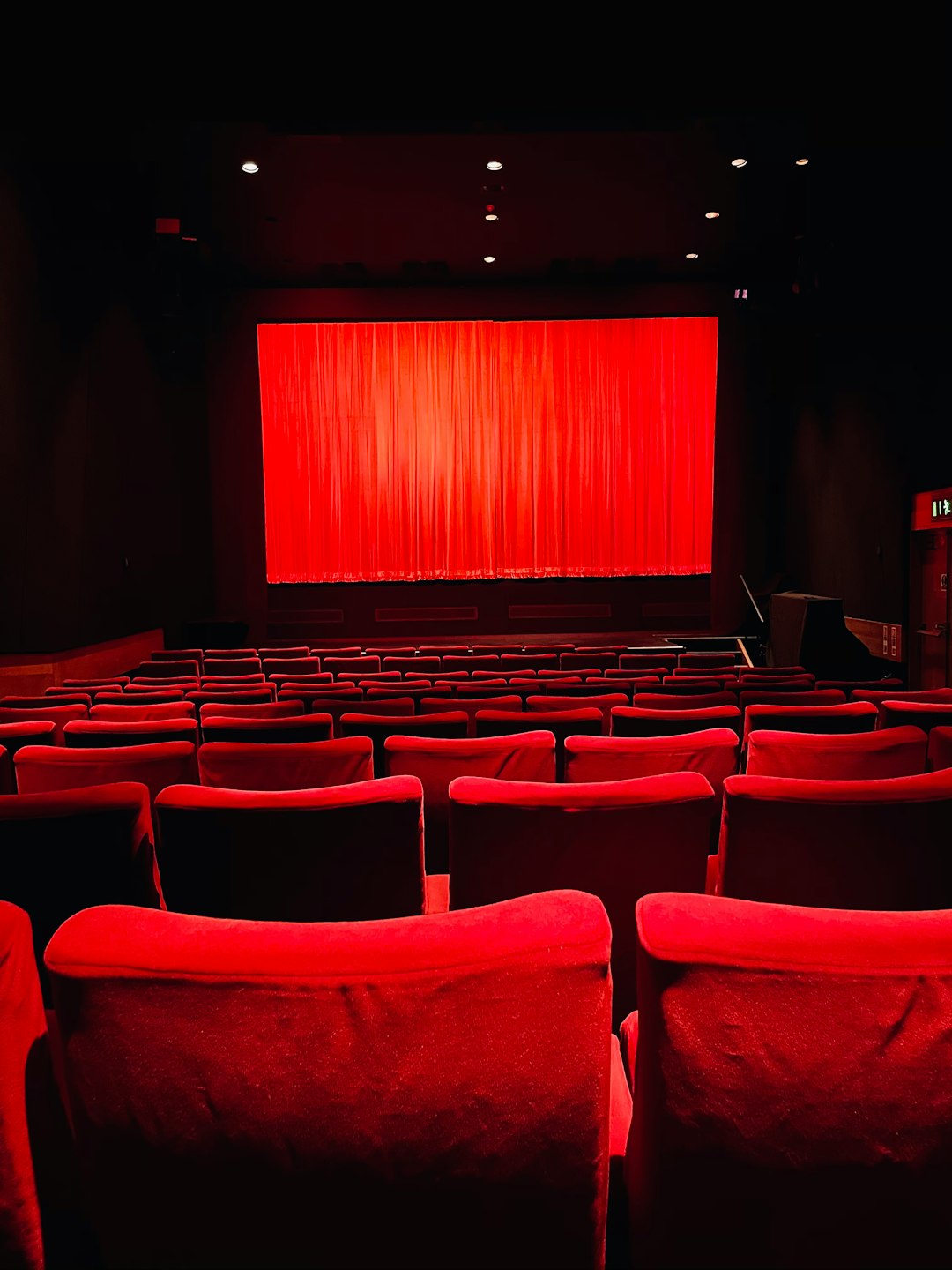 cinema-theatre-pictures-download-free-images-on-unsplash