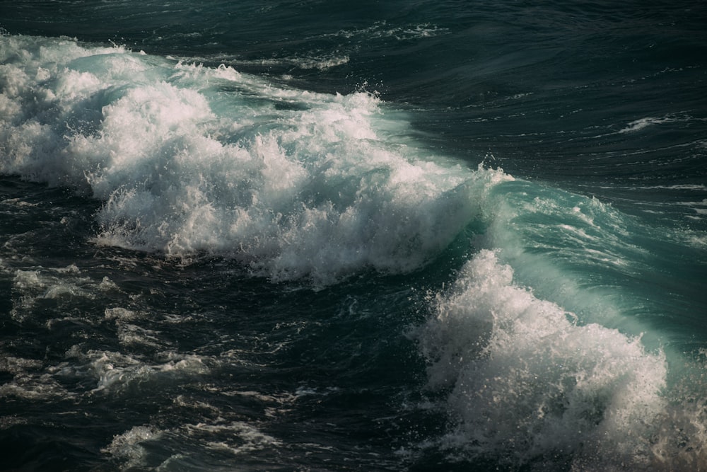 ocean waves crashing on shore during daytime