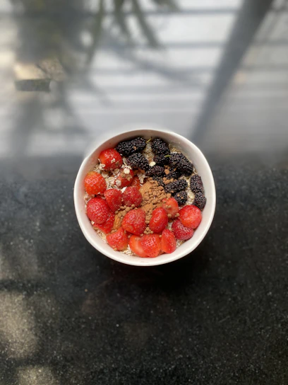 A vibrant bowl of protein-packed overnight oats topped with fresh berries and chia seeds.