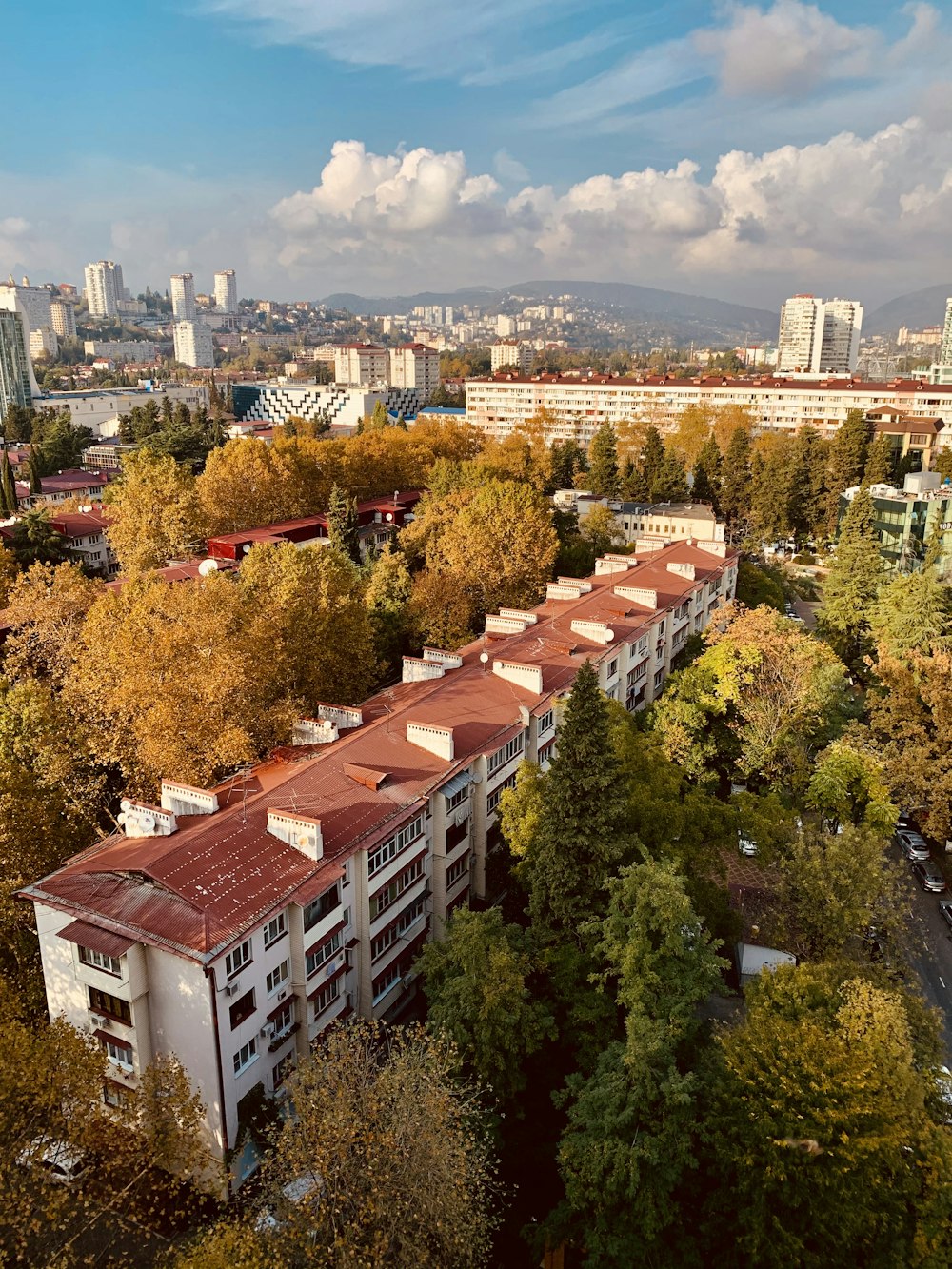 Veduta aerea degli edifici della città durante il giorno