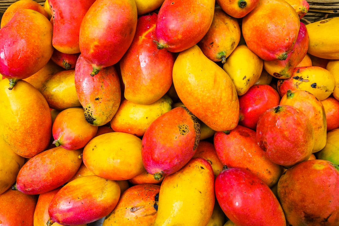 5月份的水果盛宴：芒果、李子、西瓜助兒童健康
