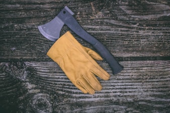 How to Layer Gloves for Cold Hiking