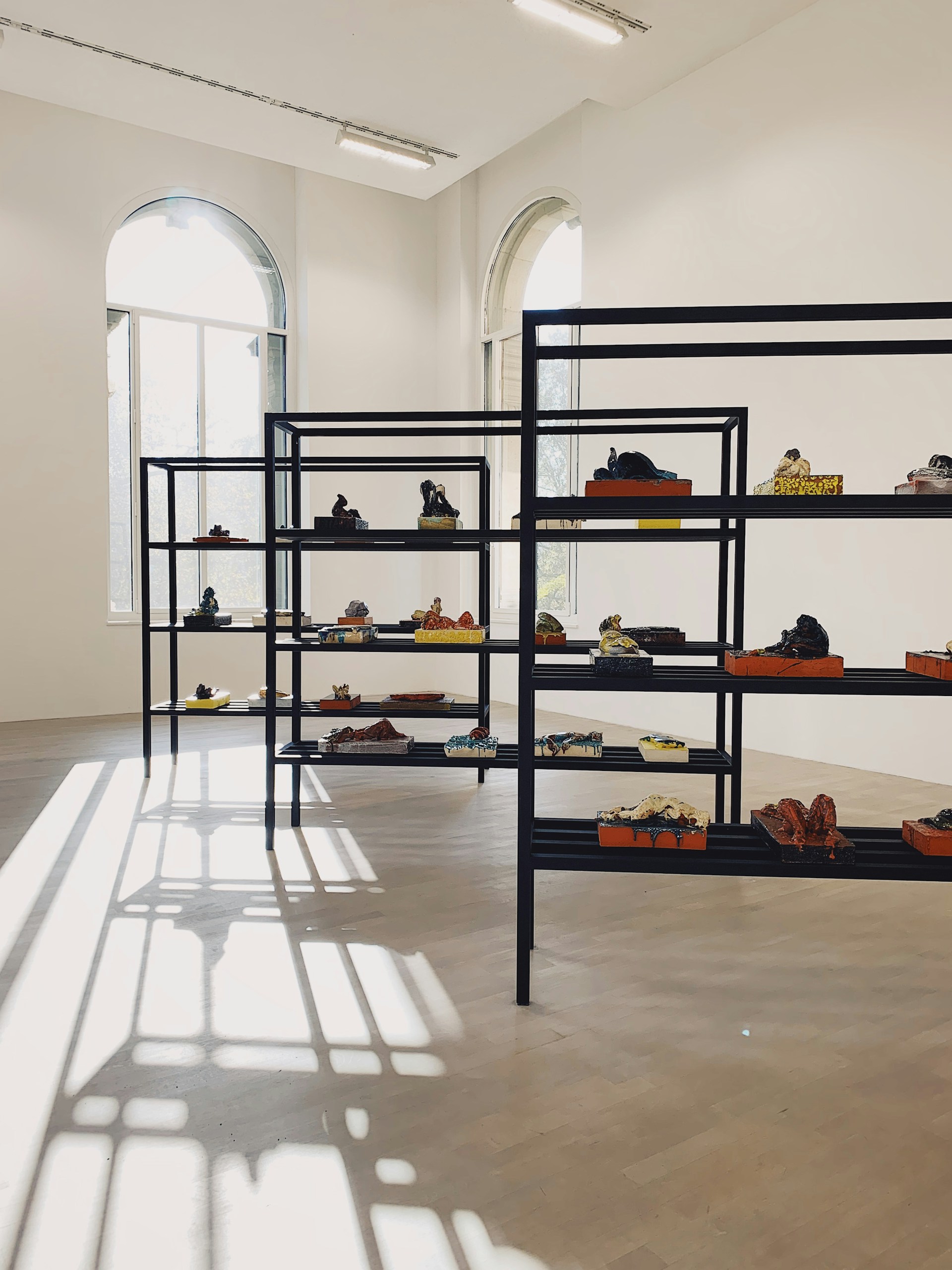 gray computer monitor