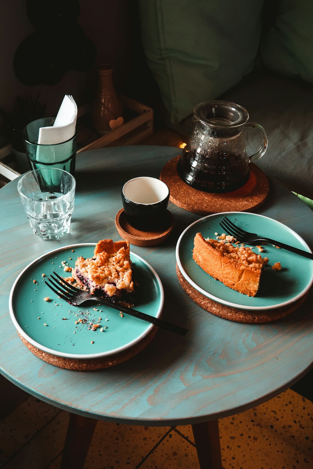 bread and bread on blue ceramic plate