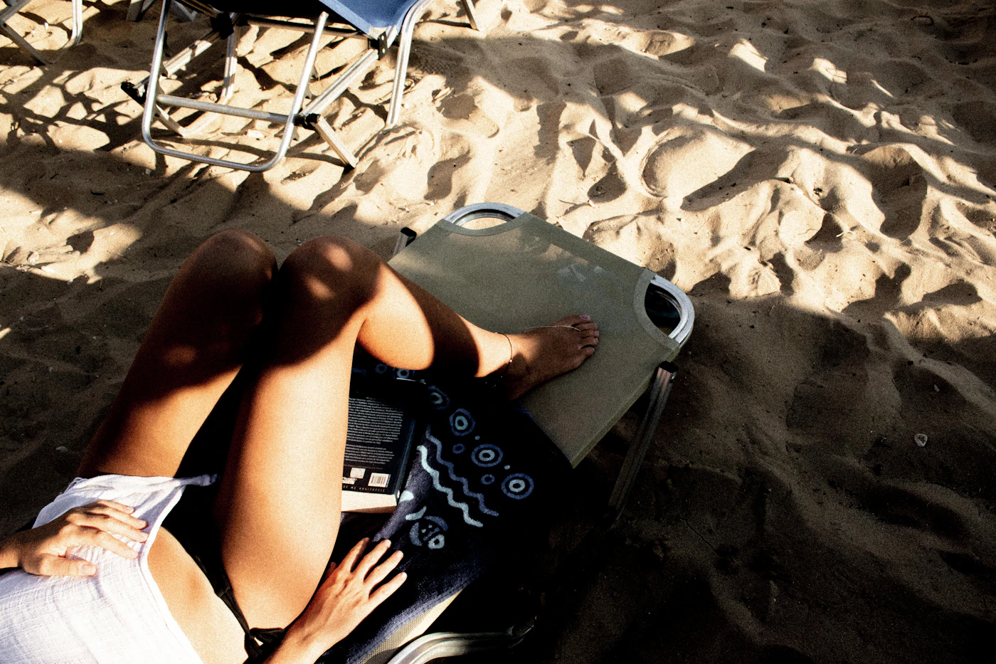Cheveux et vacances : la routine de protection solaire à adopter avant de partir