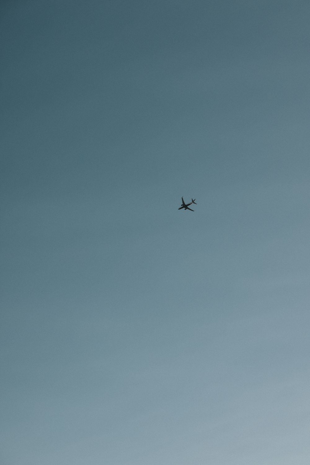 airplane in the sky during daytime