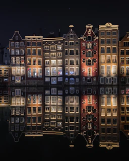 case e architettura Amsterdam case che pendono