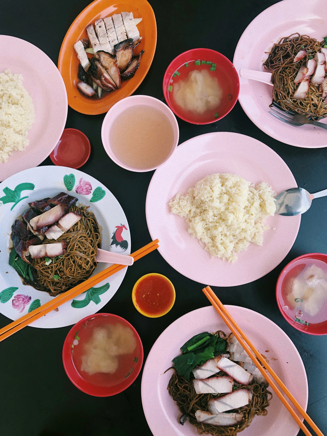 中式猪肉与米饭餐品